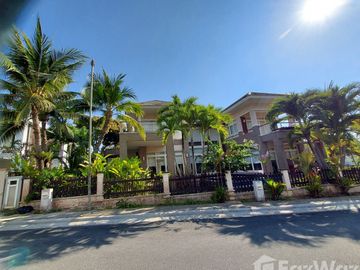 Luxurious's beach front community house