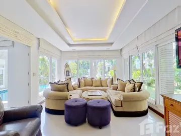 Luxurious's beach front community house