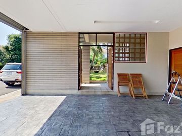Luxurious's beach front community house