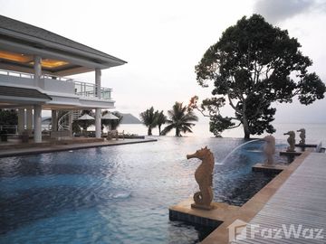 Luxurious's beach front community house