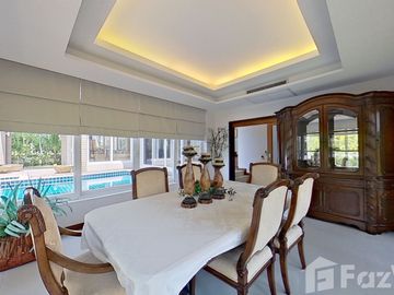 Luxurious's beach front community house