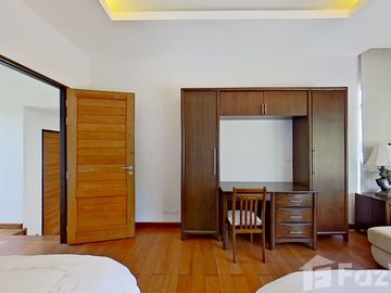 Luxurious's beach front community house