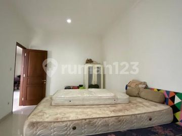 Rumah Nyaman 2 Lantai Lengkap Taman & Siap Huni di Pangkalan Jati