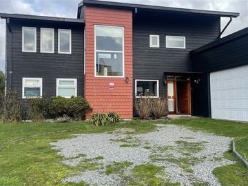 Casa Contemporánea en Venta 4D/3B - Loteo Centenario