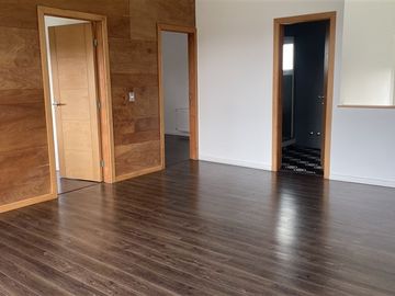 Casa Contemporánea en Venta 4D/3B - Loteo Centenario