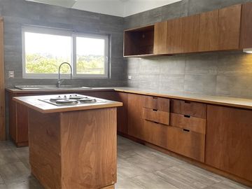 Casa Contemporánea en Venta 4D/3B - Loteo Centenario