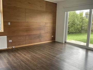 Casa Contemporánea en Venta 4D/3B - Loteo Centenario
