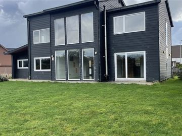 Casa Contemporánea en Venta 4D/3B - Loteo Centenario