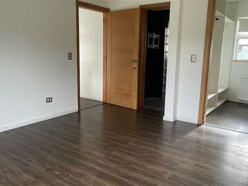 Casa Contemporánea en Venta 4D/3B - Loteo Centenario