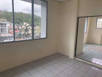 Venta casa Residencial o Comercial, Urdesa Av. las Aguas (J.Luna)