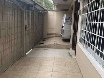 Venta casa Residencial o Comercial, Urdesa Av. las Aguas (J.Luna)