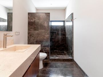 Se Vende Casa en Zibata, 3 Niveles, Jardín, 4 Recamaras, 4 Baños, Roof Garden..
