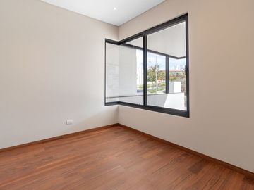 Se Vende Casa en Zibata, 3 Niveles, Jardín, 4 Recamaras, 4 Baños, Roof Garden..
