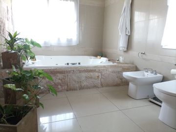 VENTA CASA 6 AMB PILETA, LA PEREGRINA, PILAR