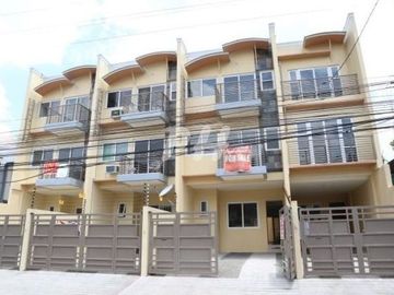 PH757 Modern Townhouse For Sale In Visayas Avenue