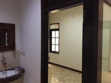 Rumah Siap Huni, Hanya 180 Meter Ke Blok M Plaza