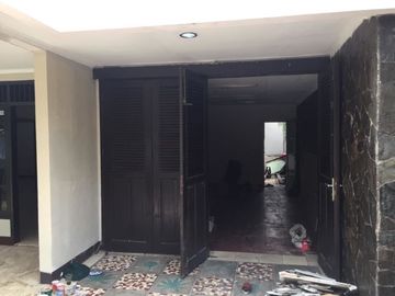 Rumah Siap Huni, Hanya 180 Meter Ke Blok M Plaza