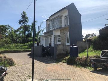 Rumah 2 Lantai view cantik harga termurah Dekat BNS