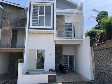 Rumah 2 Lantai view cantik harga termurah Dekat BNS