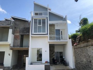 Rumah 2 Lantai view cantik harga termurah Dekat BNS