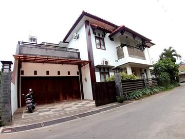 Rumah Mewah + Kolam Renang Luas 469 di Sengkaling Malang