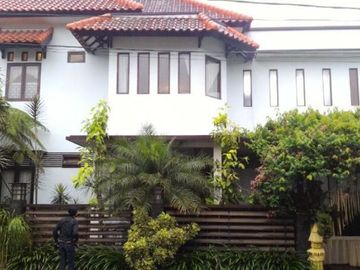 Rumah Mewah + Kolam Renang Luas 469 di Sengkaling Malang