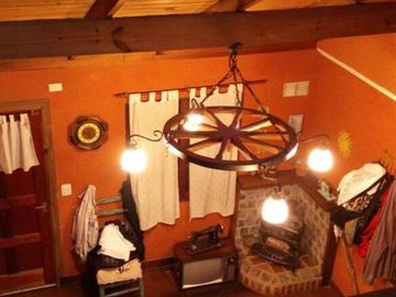 CHALET DOS DORMITORIOS, AMPLIA COCHERA, FONDO LIBRE
