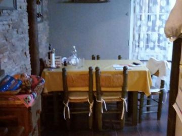 CHALET DOS DORMITORIOS, AMPLIA COCHERA, FONDO LIBRE