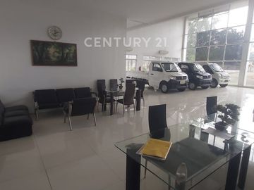 SHOWROOM MOBIL Lokasi Strategis Di Jl Jend Sudirman Kranji