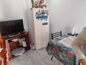 CASA DE TRES AMBIENTES AMPLIA, REFORMADA A NUEVO. CON DEPTO