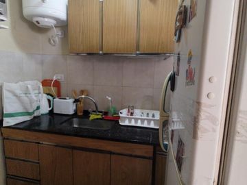 CASA DE TRES AMBIENTES AMPLIA, REFORMADA A NUEVO. CON DEPTO