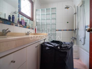 Casa en venta de 6 dorm y 3 baños con 2da casa en Chicureo