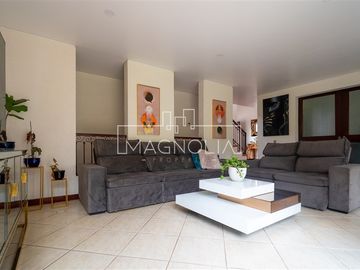 Casa en venta de 6 dorm y 3 baños con 2da casa en Chicureo