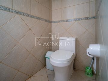 Casa en venta de 6 dorm y 3 baños con 2da casa en Chicureo