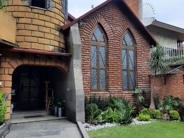Casa en venta en Jardines en la Montaña
