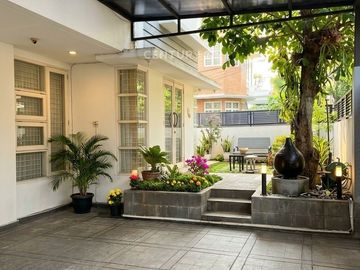 Rumah Mewah Di Pondok Indah Di Hook Dekat Taman