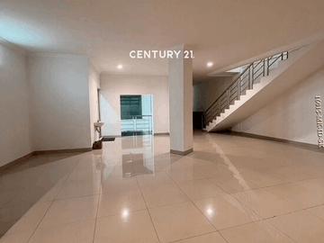 Dijual Gedung Lokasi Strategis Di Fatmawati