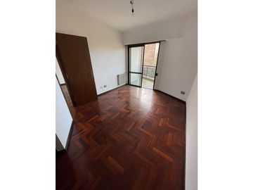 VENTA DEPARTAMENTO 3 AMBIENTES CON DEPENCIA COCHERA CUBIERTA Y BAULERA
