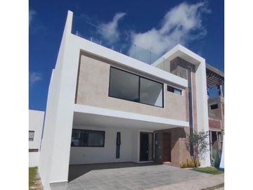 Casa en venta en Parque Michoacán, Lomas de Angelópolis, Puebla.