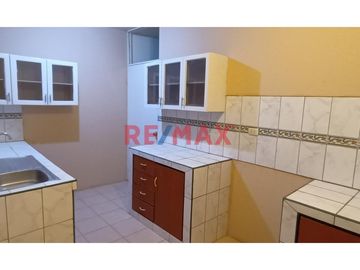 🏡 ¡Oportunidad única! Adquiere una casa al precio de un departamento, estratégicamente ubicada en una urbanización cerrada, tranquila y con seguridad