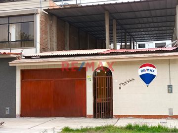🏡 ¡Oportunidad única! Adquiere una casa al precio de un departamento, estratégicamente ubicada en una urbanización cerrada, tranquila y con seguridad