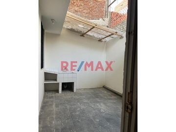 🏡 ¡Oportunidad única! Adquiere una casa al precio de un departamento, estratégicamente ubicada en una urbanización cerrada, tranquila y con seguridad