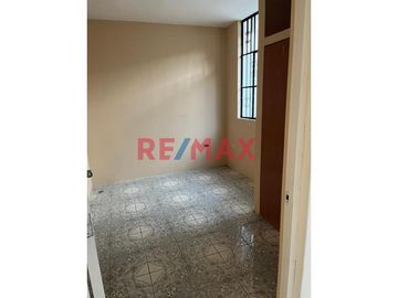 🏡 ¡Oportunidad única! Adquiere una casa al precio de un departamento, estratégicamente ubicada en una urbanización cerrada, tranquila y con seguridad