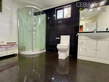 Casa en venta de 6 dorm. en Olmué