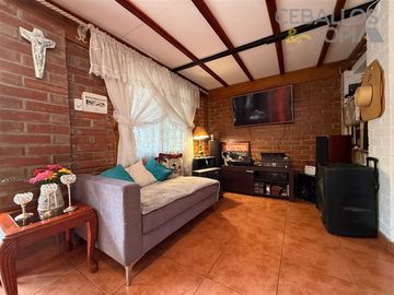 Casa en venta de 6 dorm. en Olmué