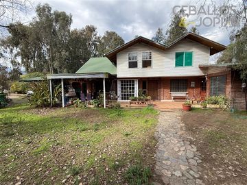 Casa en venta de 6 dorm. en Olmué
