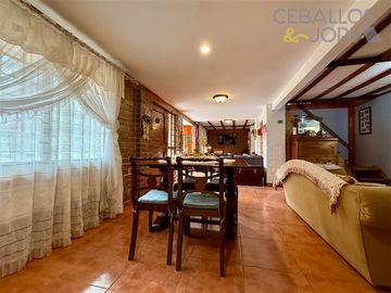 Casa en venta de 6 dorm. en Olmué