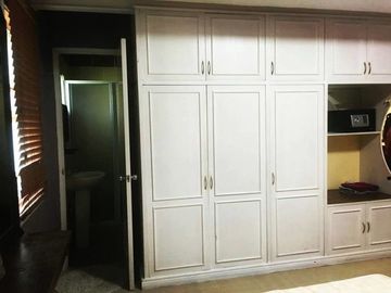 House for Sale with 12 Bedrooms and Swimming Pool in Friends