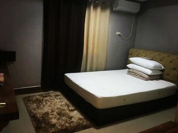 House for Sale with 12 Bedrooms and Swimming Pool in Friends