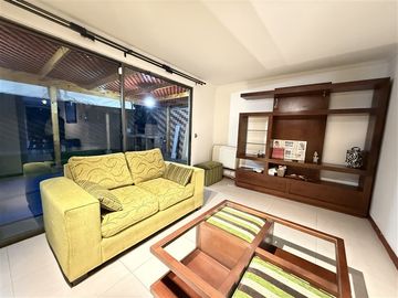 Casa en arriendo de 4D y 4B en tres pisos Huechuraba Fontova